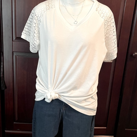 V-Neck Top with Lace Sleeves - Picture 4 of 9